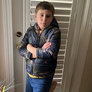 Gymboree camouflage hoodie  jacket size 5-6 in good condition. Has been used.